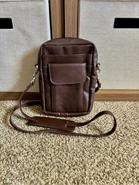 Vintage Winn Brown Leather Travel Crossbody Bag